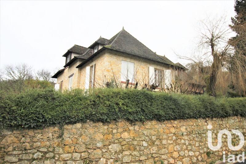 Maison - 246 m² - 8 pièces