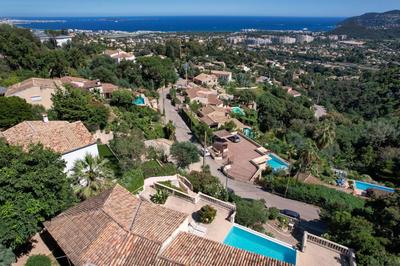 Villa - 285 m² - 6 pièces