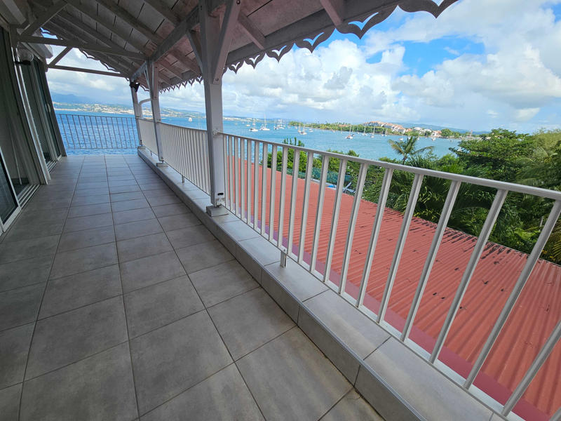 Maison - 225 m² - 8 pièces