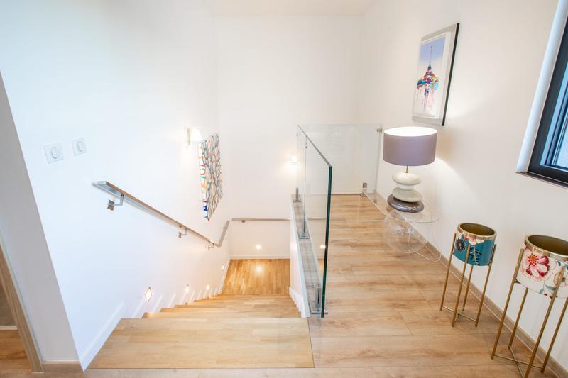 Villa - 318 m² - 9 pièces