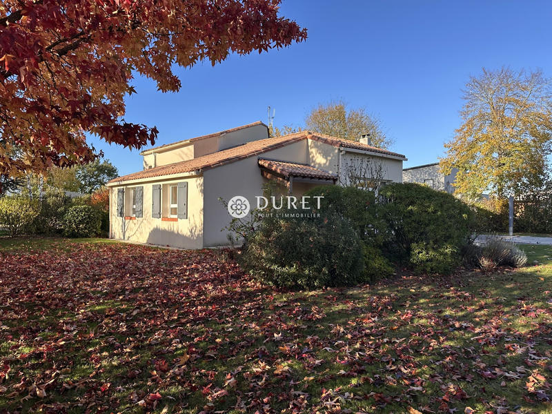 Maison traditionnelle - 221 m² - 7 pièces