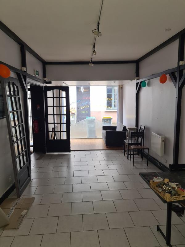 Local commercial - 100 m² - 2 pièces