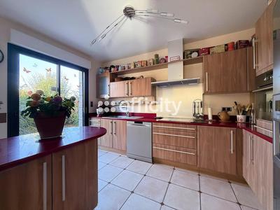 Maison - 275 m² - 9 pièces