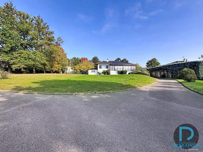 Maison - 250 m² - 8 pièces