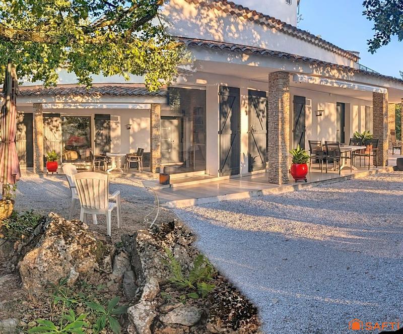 Maison - 195 m² - 8 pièces