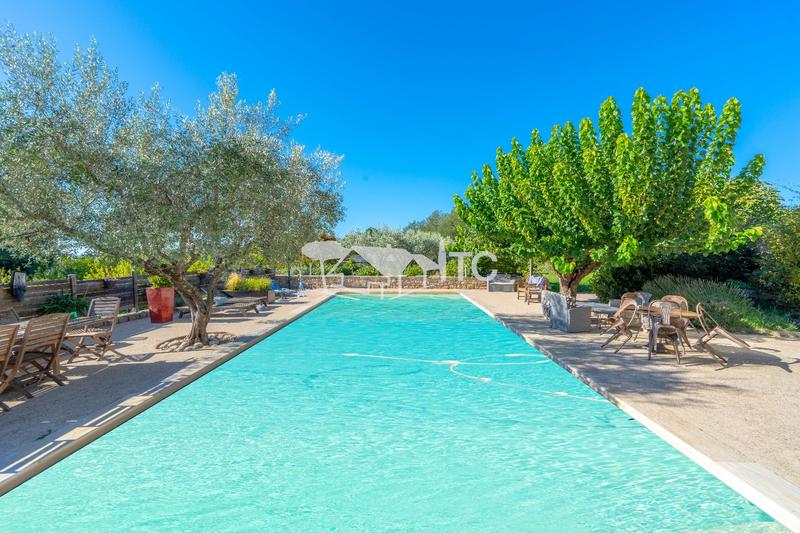 Maison - 286 m² - 9 pièces