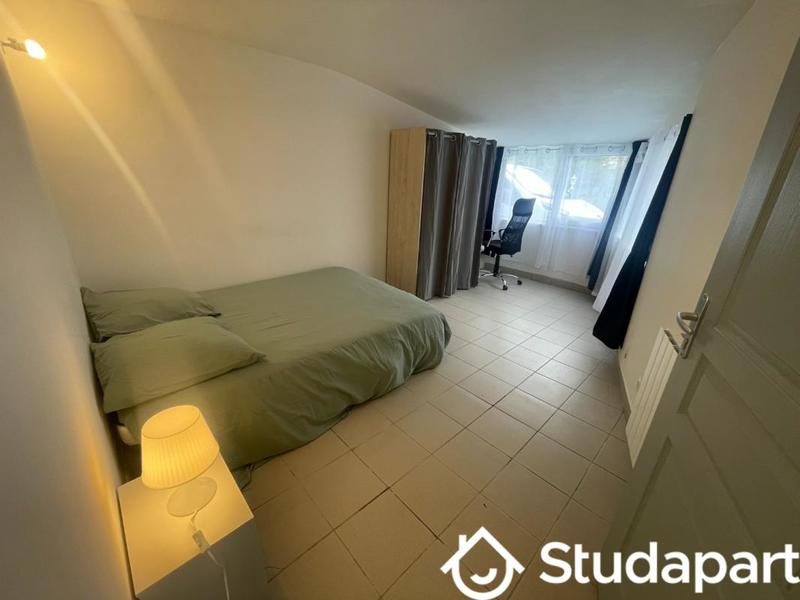 Chambre - 13 m² - 1 pièce