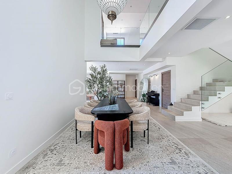 Maison - 346 m² - 8 pièces