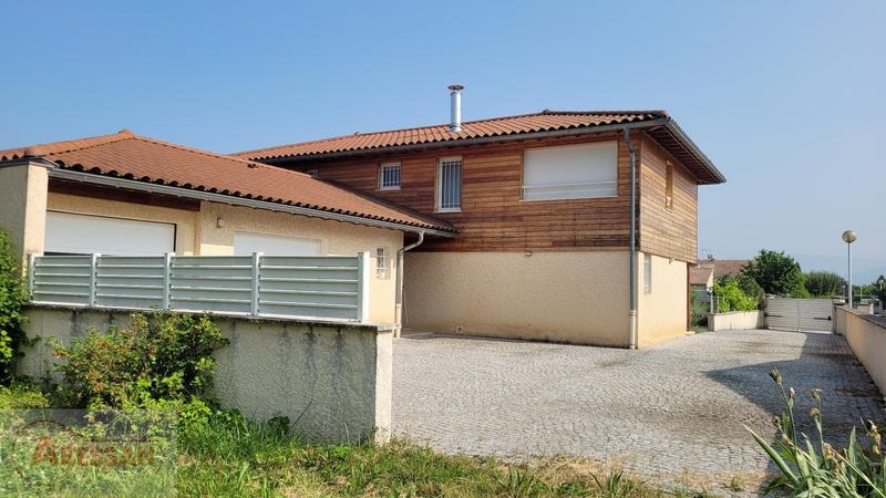 Maison - 220 m² - 9 pièces