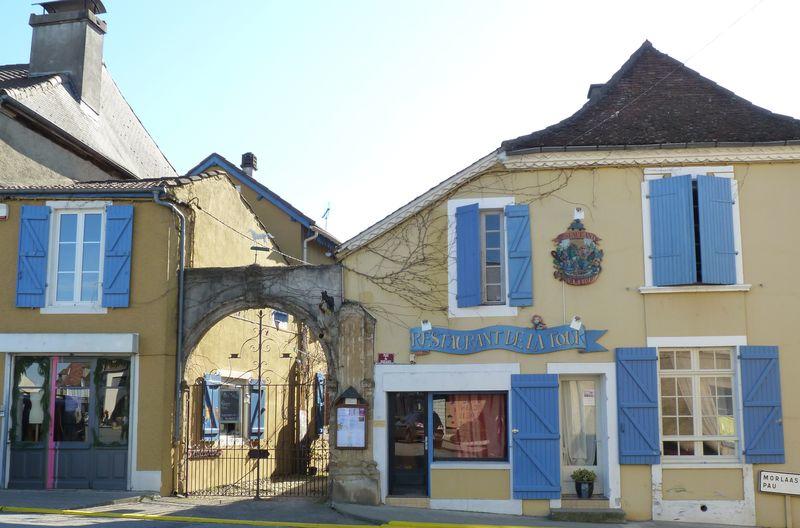 Exposition de peintures de Maurice Dumestre, au restaurant de la Tour
