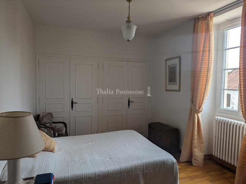 Maison - 278 m² - 12 pièces