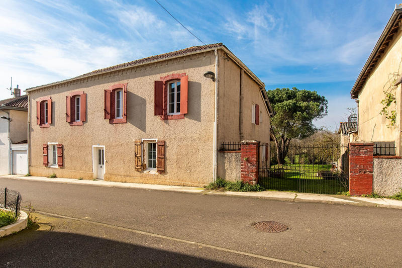 Maison - 216 m² - 8 pièces