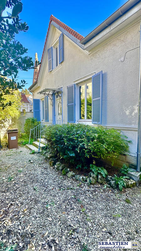 Maison - 122 m² - 8 pièces