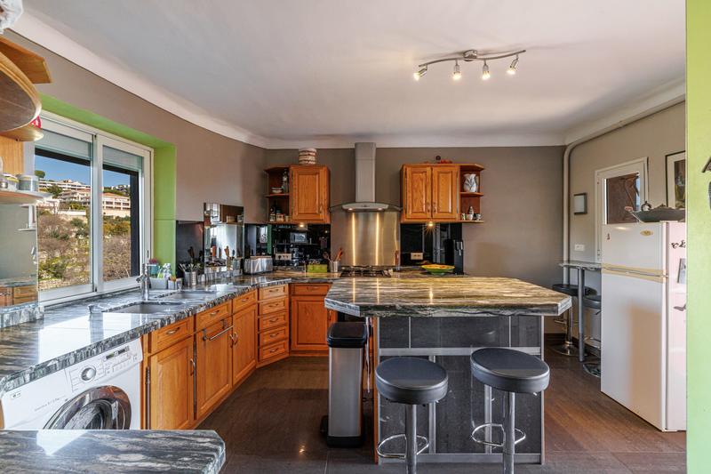 Maison - 205 m² - 6 pièces