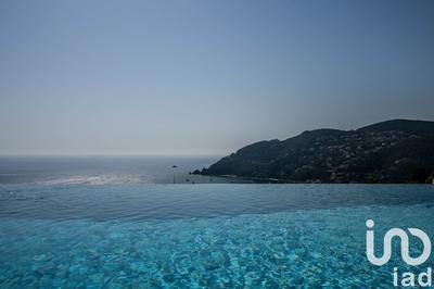 Maison - 250 m² - 7 pièces