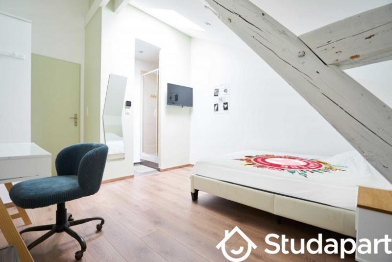 Chambre - 10 m² - 1 pièce