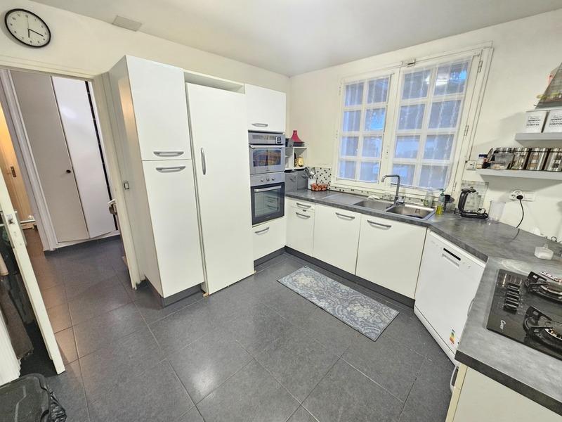 Maison - 180 m² - 9 pièces