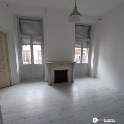 Local d'activités - 90 m² - 4 pièces