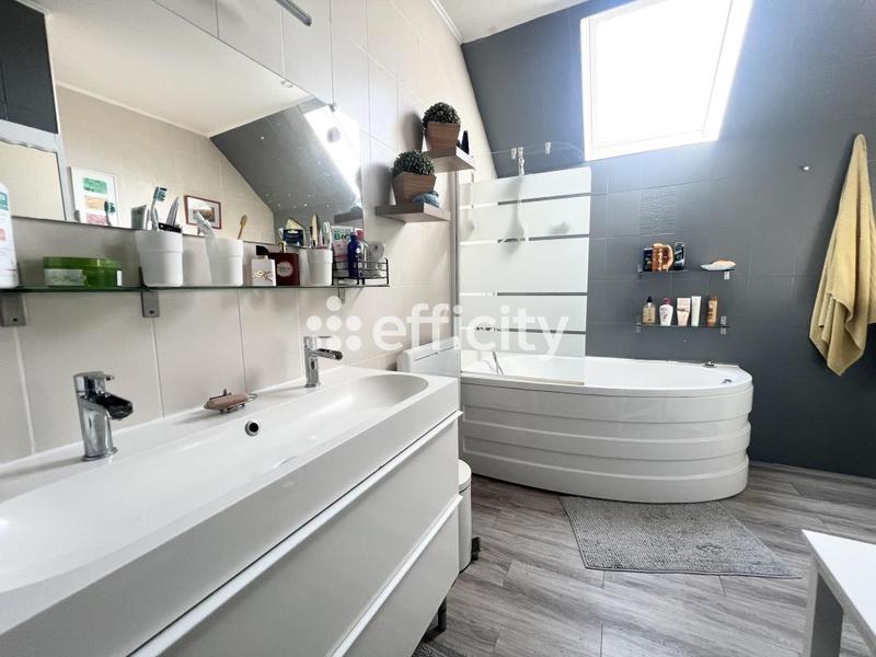 Maison - 306 m² - 10 pièces