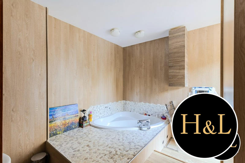 Maison ancienne - 240 m² - 7 pièces