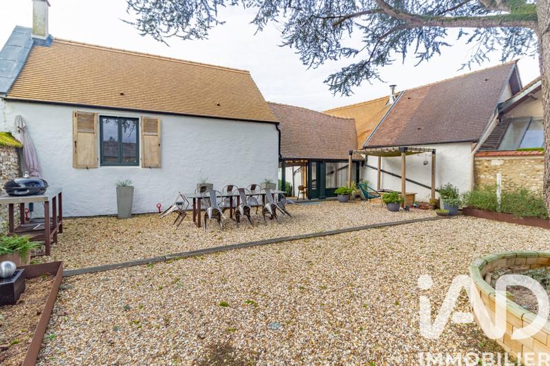 Maison - 233 m² - 7 pièces