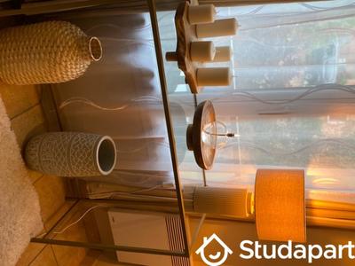 Chambre - 10 m² - 1 pièce