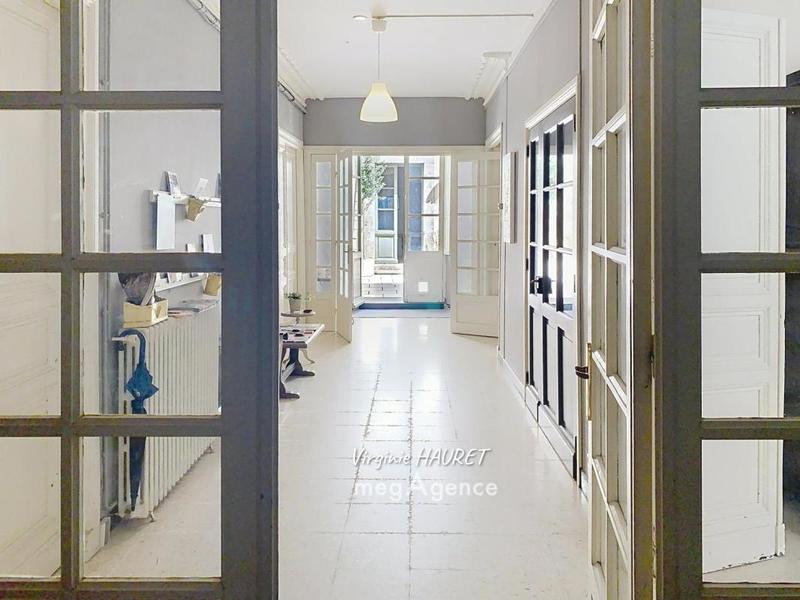 Maison - 270 m² - 10 pièces