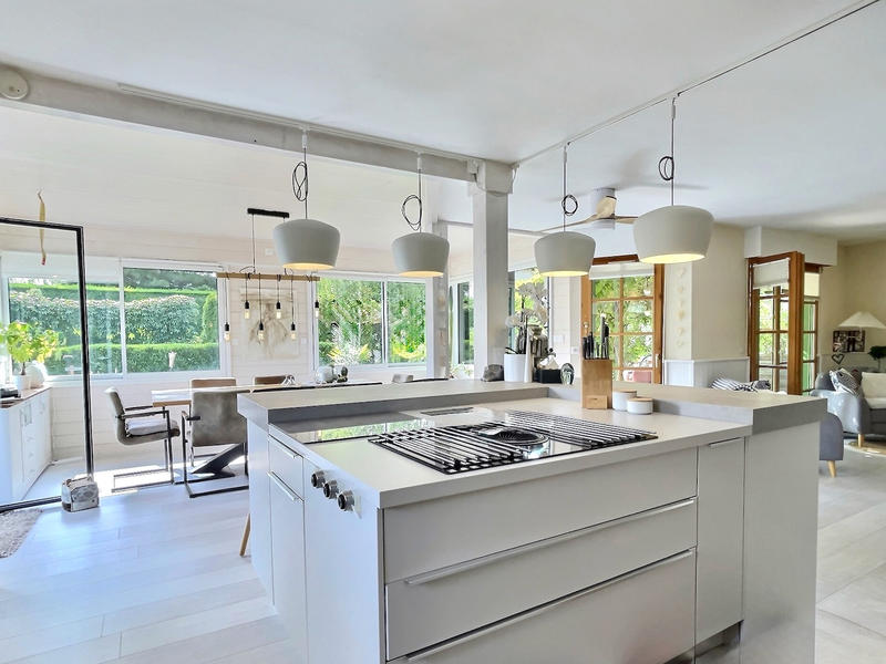 Maison - 180 m² - 6 pièces