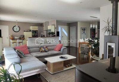 Maison - 265 m² - 8 pièces