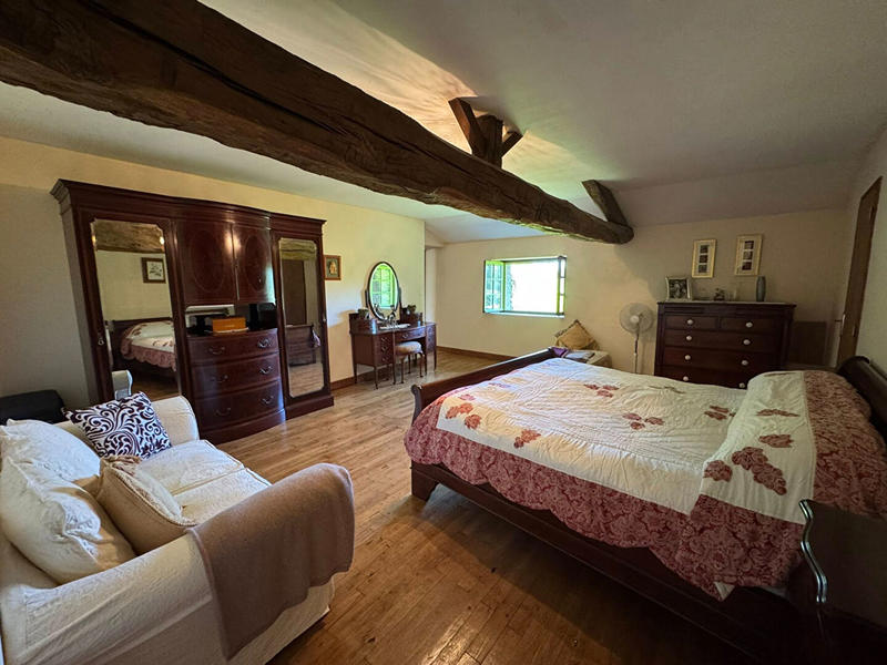 Maison - 240 m² - 8 pièces