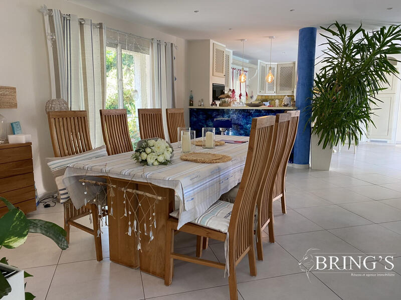 Maison contemporaine - 340 m² - 7 pièces