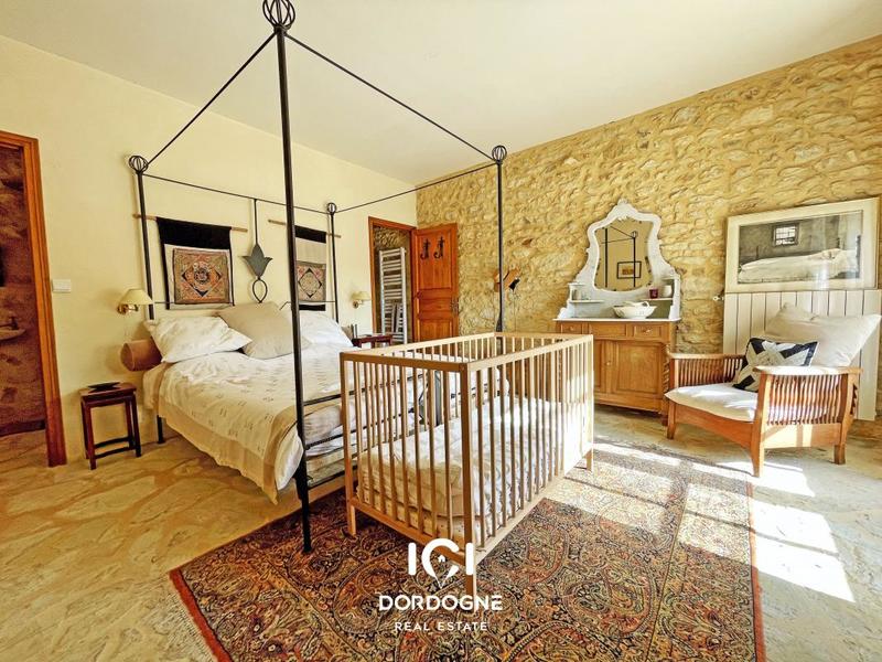 Propriété - 340 m² - 8 pièces