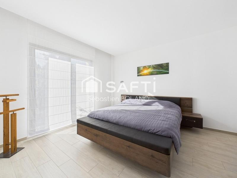 Maison - 250 m² - 6 pièces