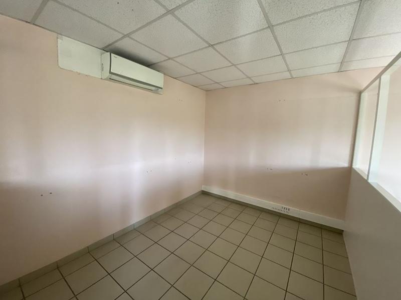 Local commercial - 330 m² - 4 pièces