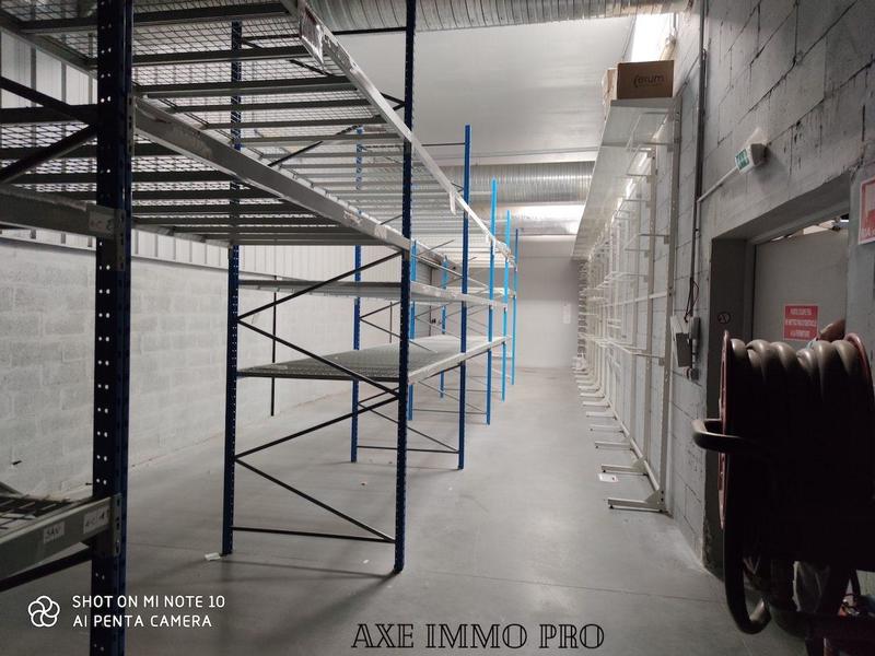 Local commercial - 1 854 m² - 5 pièces