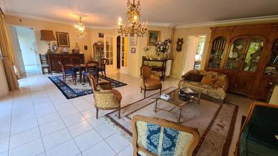 Maison - 220 m² - 7 pièces