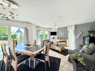 Maison - 140 m² - 8 pièces