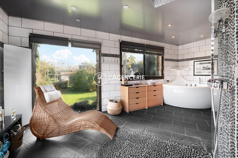 Maison - 192 m² - 5 pièces