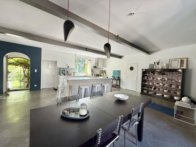 Maison - 240 m² - 10 pièces