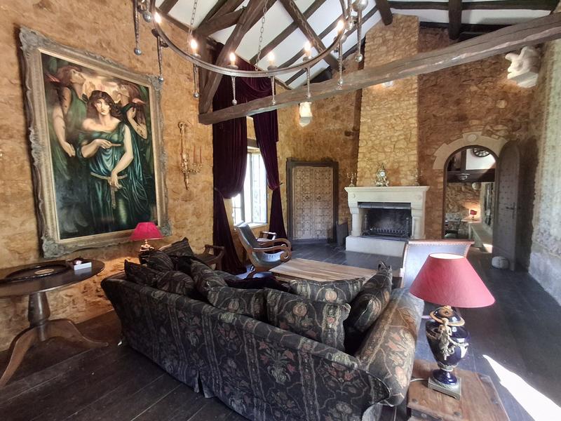 Maison traditionnelle - 221 m² - 8 pièces