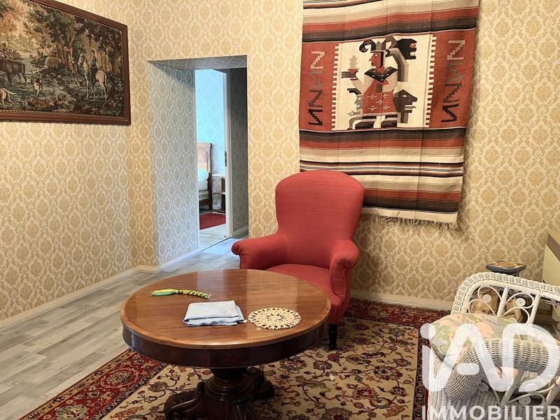 Maison - 202 m² - 8 pièces