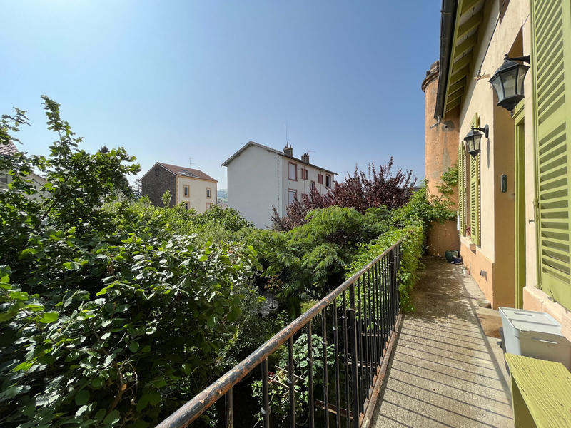 Maison - 185 m² - 10 pièces