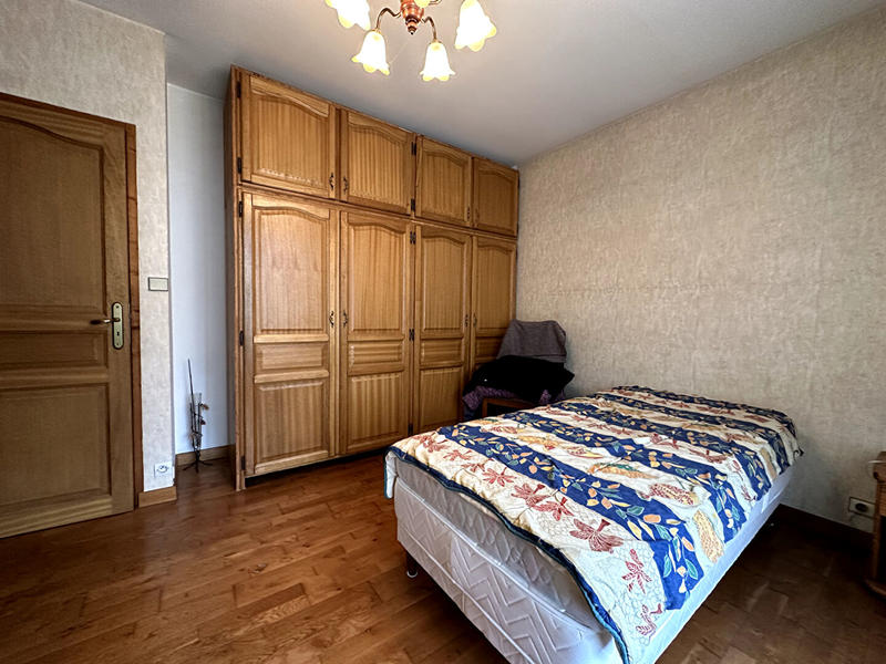 Maison - 221 m² - 8 pièces