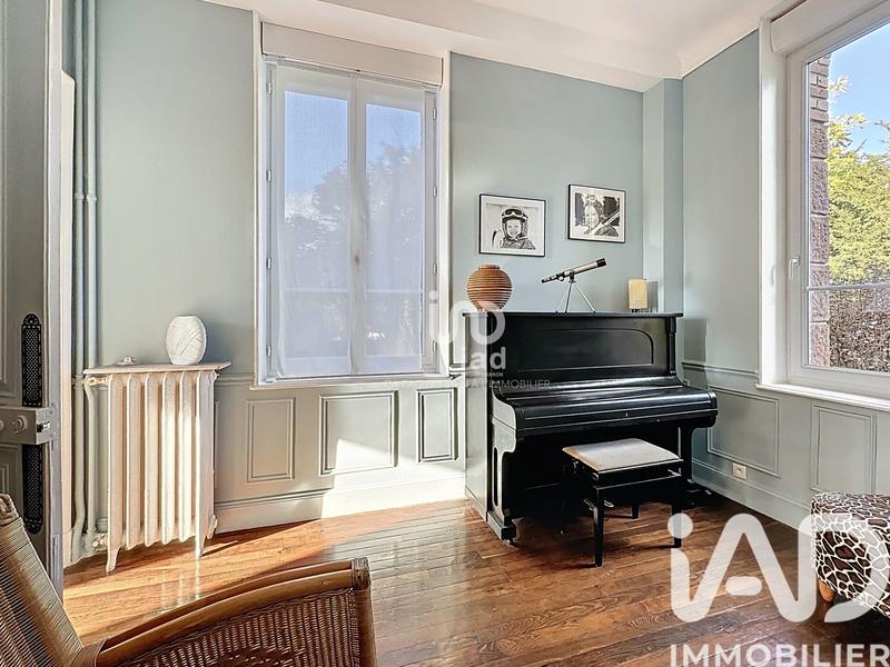 Maison - 210 m² - 8 pièces