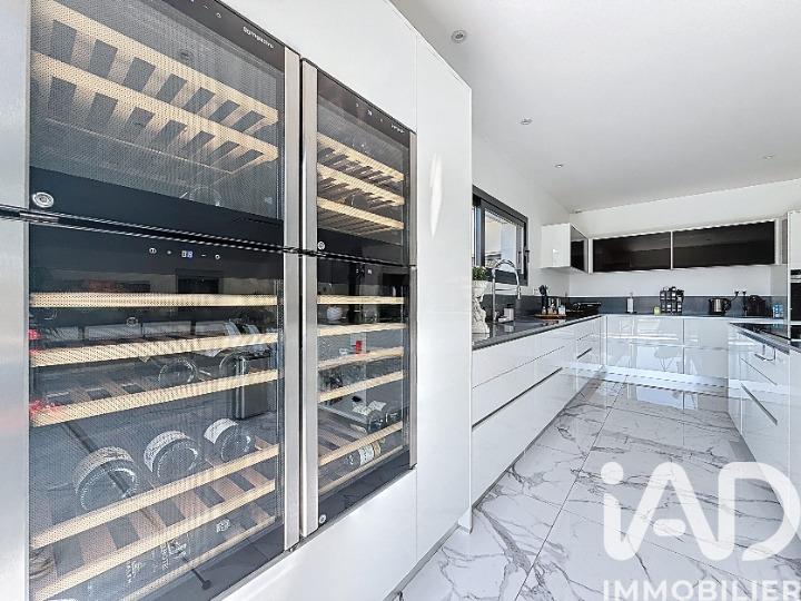 Maison - 259 m² - 5 pièces