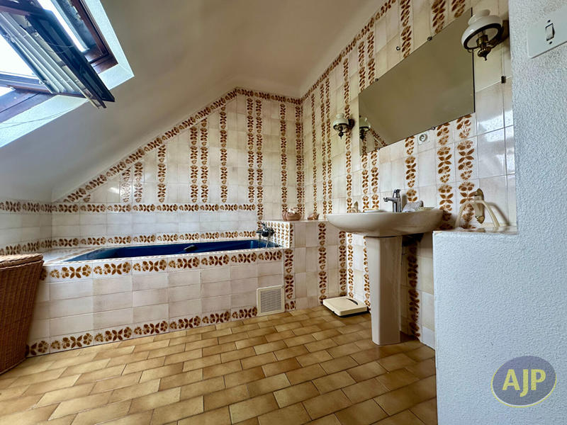 Maison - 91 m² - 6 pièces