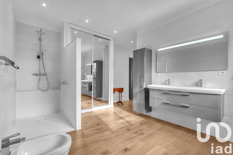 Maison - 253 m² - 6 pièces