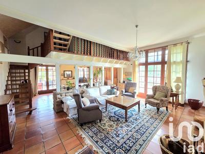 Maison - 216 m² - 10 pièces