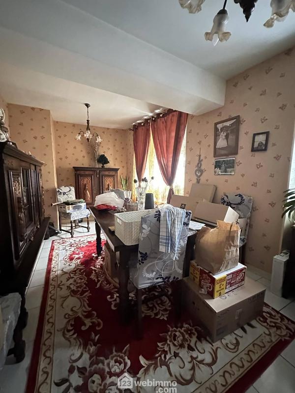 Maison - 218 m² - 13 pièces