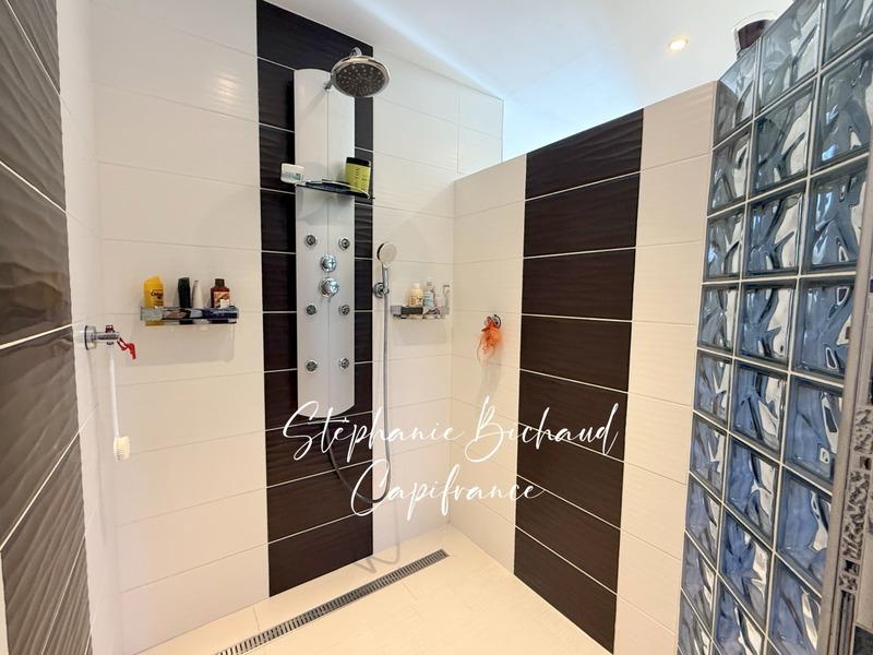 Villa - 205 m² - 6 pièces